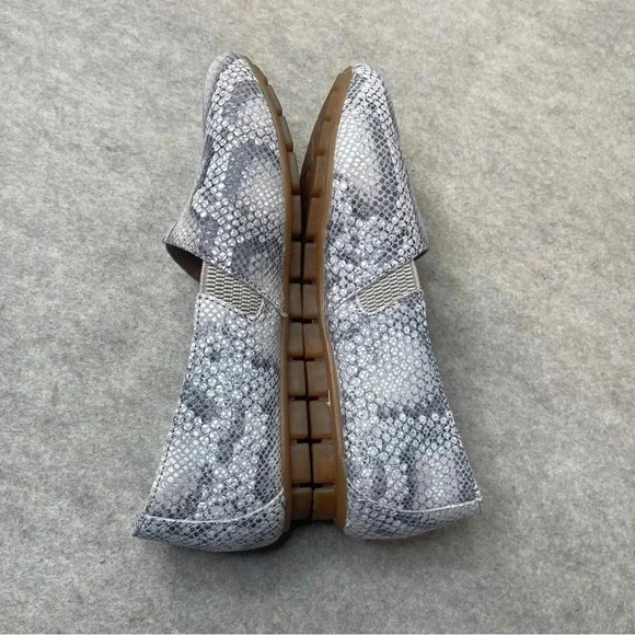 Born Sebra Leather Slip On Snakeskin Round Toe Comfort Shoes Women’s size 6.5 - Picture 9 of 14